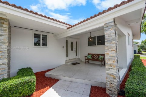 Villa ou maison à vendre à Miami, Floride: 4 chambres, 193.33 m2 № 2076047 - photo 5