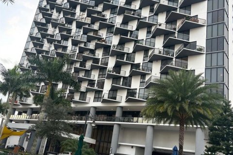 Condominio en venta en Doral, Florida, 1 dormitorio, 72.19 m2 № 1986366 - foto 1