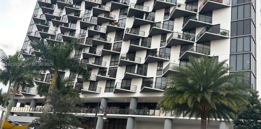 Condominio en Doral, Florida, 1 dormitorio № 1986366