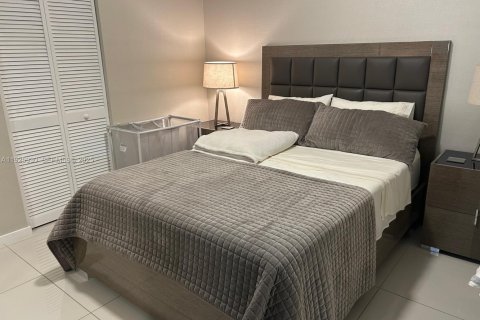 Condominio en venta en Doral, Florida, 1 dormitorio, 72.19 m2 № 1986366 - foto 9