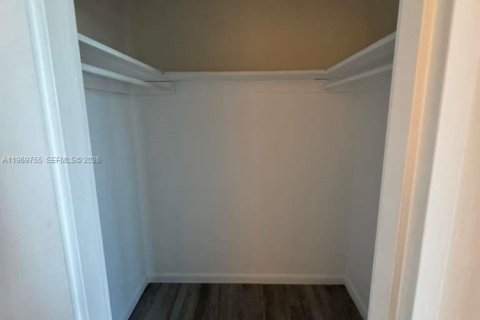 Condo in Miami Beach, Florida  № 2031105 - photo 3