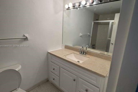 Condo in Miami Beach, Florida  № 2031105 - photo 2