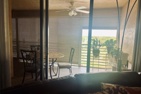 Condo in Lauderhill, Florida, 3 bedrooms  № 2242600 - photo 12