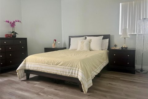 Condo in Lauderhill, Florida, 3 bedrooms  № 2242600 - photo 8