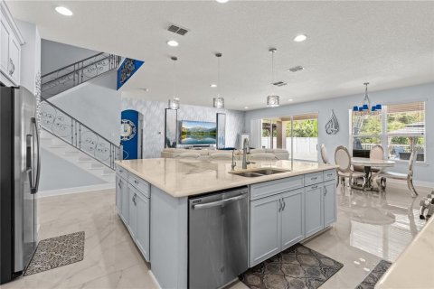 House in Orlando, Florida 6 bedrooms, 451.23 sq.m. № 1915915 - photo 14