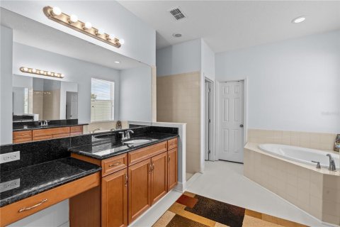 House in Orlando, Florida 6 bedrooms, 451.23 sq.m. № 1915915 - photo 19