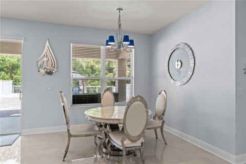 House in Orlando, Florida 6 bedrooms, 451.23 sq.m. № 1915915 - photo 10