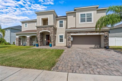 House in Orlando, Florida 6 bedrooms, 451.23 sq.m. № 1915915 - photo 1
