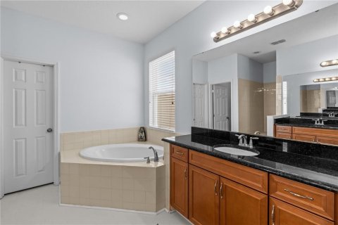 House in Orlando, Florida 6 bedrooms, 451.23 sq.m. № 1915915 - photo 20