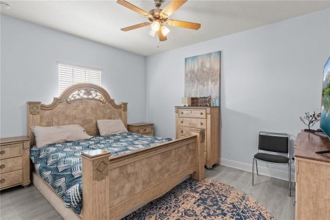 House in Orlando, Florida 6 bedrooms, 451.23 sq.m. № 1915915 - photo 25