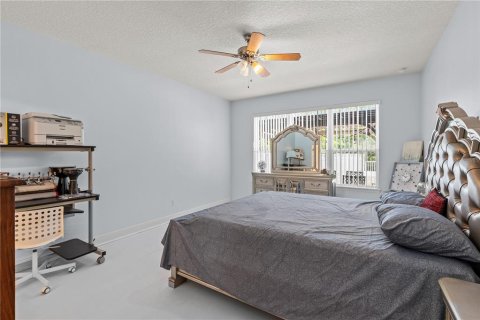 House in Orlando, Florida 6 bedrooms, 451.23 sq.m. № 1915915 - photo 18