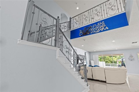 House in Orlando, Florida 6 bedrooms, 451.23 sq.m. № 1915915 - photo 8