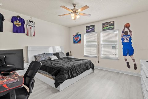 House in Orlando, Florida 6 bedrooms, 451.23 sq.m. № 1915915 - photo 24