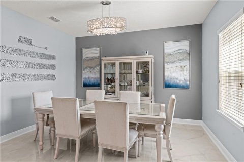 House in Orlando, Florida 6 bedrooms, 451.23 sq.m. № 1915915 - photo 4