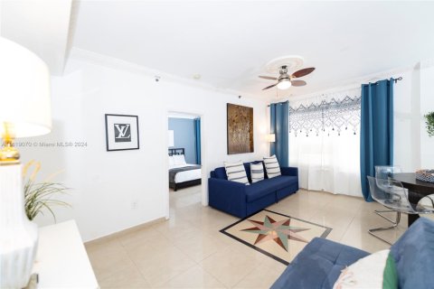 Condo in Miami Beach, Florida, 1 bedroom № 1959225 - photo 4