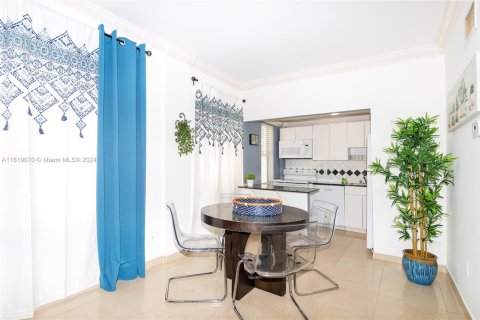 Condo in Miami Beach, Florida, 1 bedroom № 1959225 - photo 18