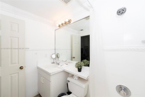 Condo in Miami Beach, Florida, 1 bedroom № 1959225 - photo 16