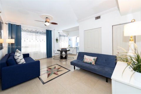 Condo in Miami Beach, Florida, 1 bedroom № 1959225 - photo 3