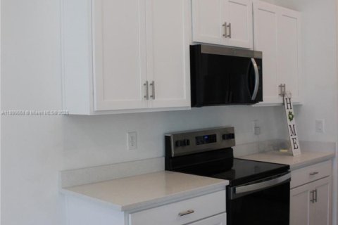 Casa en alquiler en Cape Coral, Florida, 4 dormitorios № 1952041 - foto 22