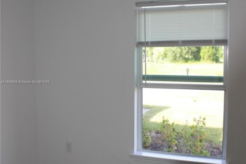 Casa en alquiler en Cape Coral, Florida, 4 dormitorios № 1952041 - foto 6
