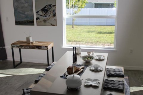 Casa en alquiler en Cape Coral, Florida, 4 dormitorios № 1952041 - foto 19