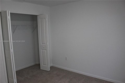 Casa en alquiler en Cape Coral, Florida, 4 dormitorios № 1952041 - foto 13