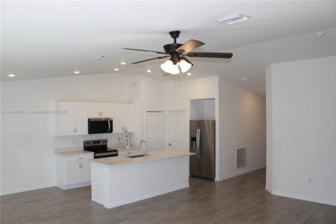 Casa en alquiler en Cape Coral, Florida, 4 dormitorios № 1952041 - foto 20