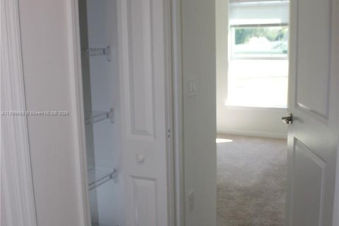 Casa en alquiler en Cape Coral, Florida, 4 dormitorios № 1952041 - foto 11