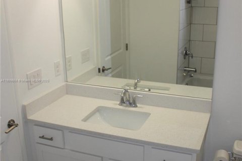 Casa en alquiler en Cape Coral, Florida, 4 dormitorios № 1952041 - foto 8