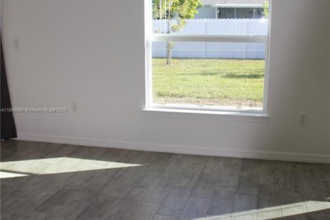 Casa en alquiler en Cape Coral, Florida, 4 dormitorios № 1952041 - foto 18