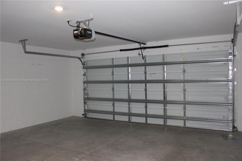 Casa en alquiler en Cape Coral, Florida, 4 dormitorios № 1952041 - foto 25