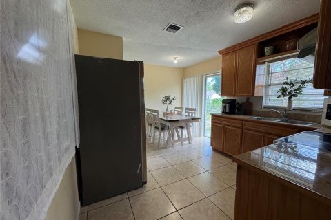 Propiedad comercial en venta en Orlando, Florida, 4 dormitorios, 167.22 m2 № 1876219 - foto 11