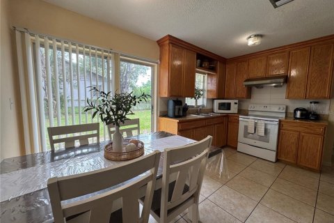 Propiedad comercial en venta en Orlando, Florida, 4 dormitorios, 167.22 m2 № 1876219 - foto 12