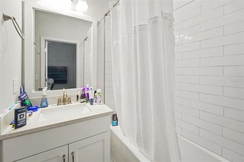 Adosado en venta en Tampa, Florida, 3 dormitorios, 183.67 m2 № 2426043 - foto 13