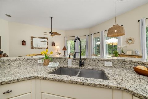 House in University Park, Florida 4 bedrooms, 227.61 sq.m. № 1916215 - photo 22