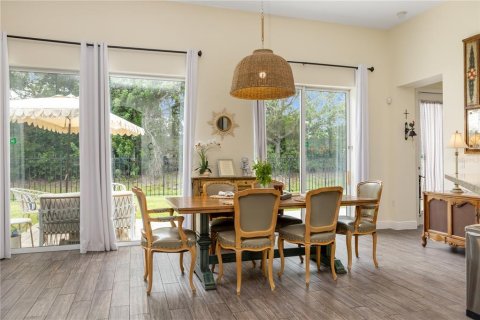 House in University Park, Florida 4 bedrooms, 227.61 sq.m. № 1916215 - photo 17