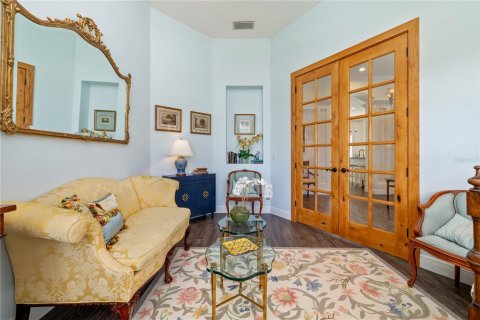 House in University Park, Florida 4 bedrooms, 227.61 sq.m. № 1916215 - photo 11