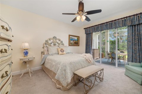 House in University Park, Florida 4 bedrooms, 227.61 sq.m. № 1916215 - photo 25