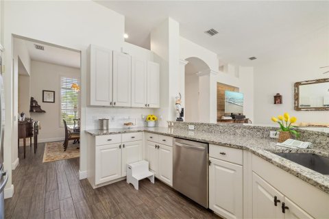 House in University Park, Florida 4 bedrooms, 227.61 sq.m. № 1916215 - photo 18