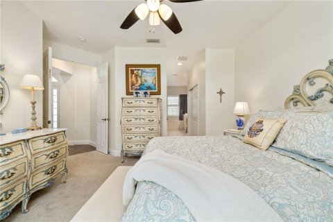 House in University Park, Florida 4 bedrooms, 227.61 sq.m. № 1916215 - photo 26