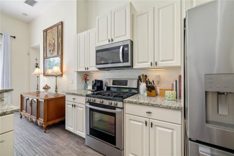 House in University Park, Florida 4 bedrooms, 227.61 sq.m. № 1916215 - photo 20