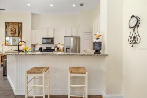 House in University Park, Florida 4 bedrooms, 227.61 sq.m. № 1916215 - photo 24