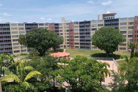 Appartement à louer à Miami, Floride: 2 chambres, 122.35 m2 № 1948931 - photo 2