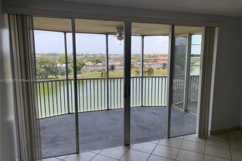 Appartement à louer à Miami, Floride: 2 chambres, 122.35 m2 № 1948931 - photo 3