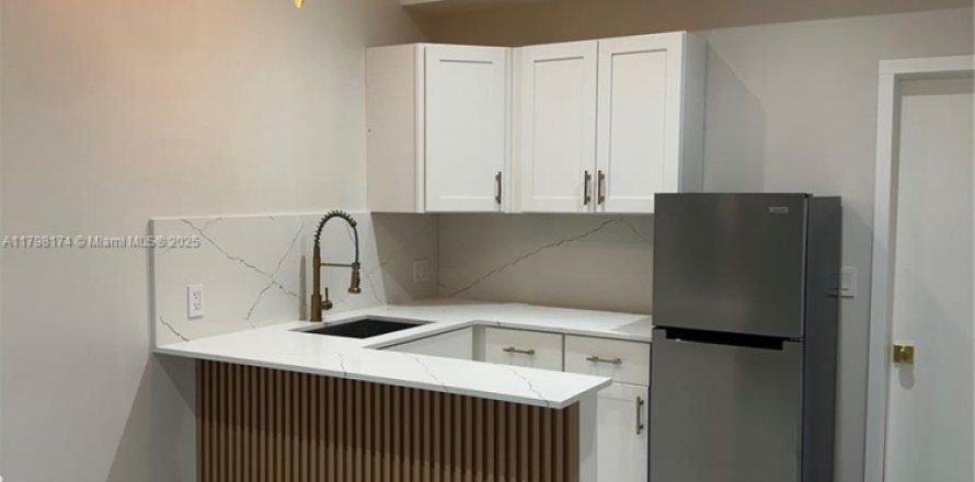 Immobilier commercial à Hialeah, Floride 18.58 m2 № 1738399