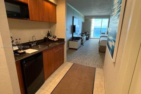 Condo in Sunny Isles Beach, Florida № 1998975 - photo 29