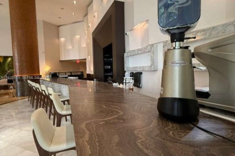 Condo in Sunny Isles Beach, Florida № 1998975 - photo 7