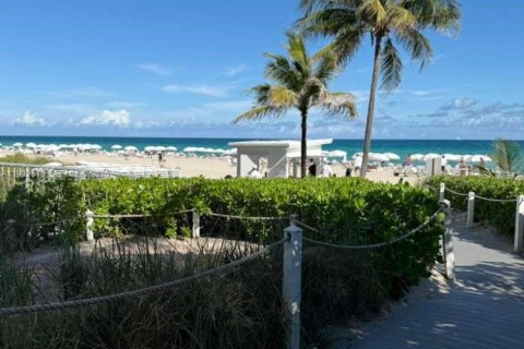 Condo in Sunny Isles Beach, Florida № 1998975 - photo 10