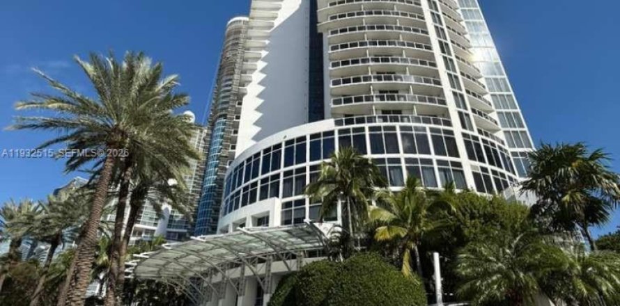 Studio in the Condo in Sunny Isles Beach, Florida № 1998975