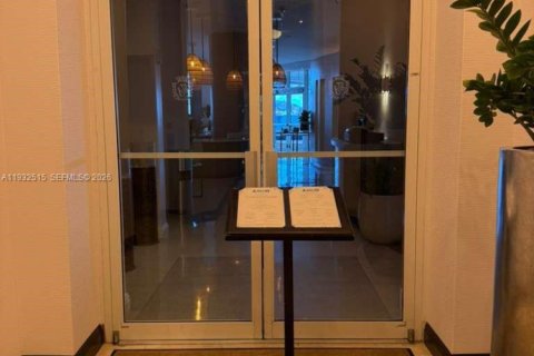 Condo in Sunny Isles Beach, Florida № 1998975 - photo 14